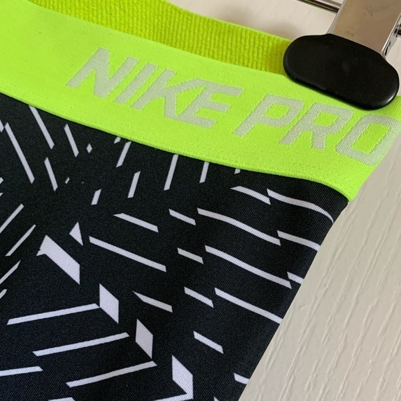 Nike Pro Tight Fit Training Capri Leggings - Picture 3 of 10